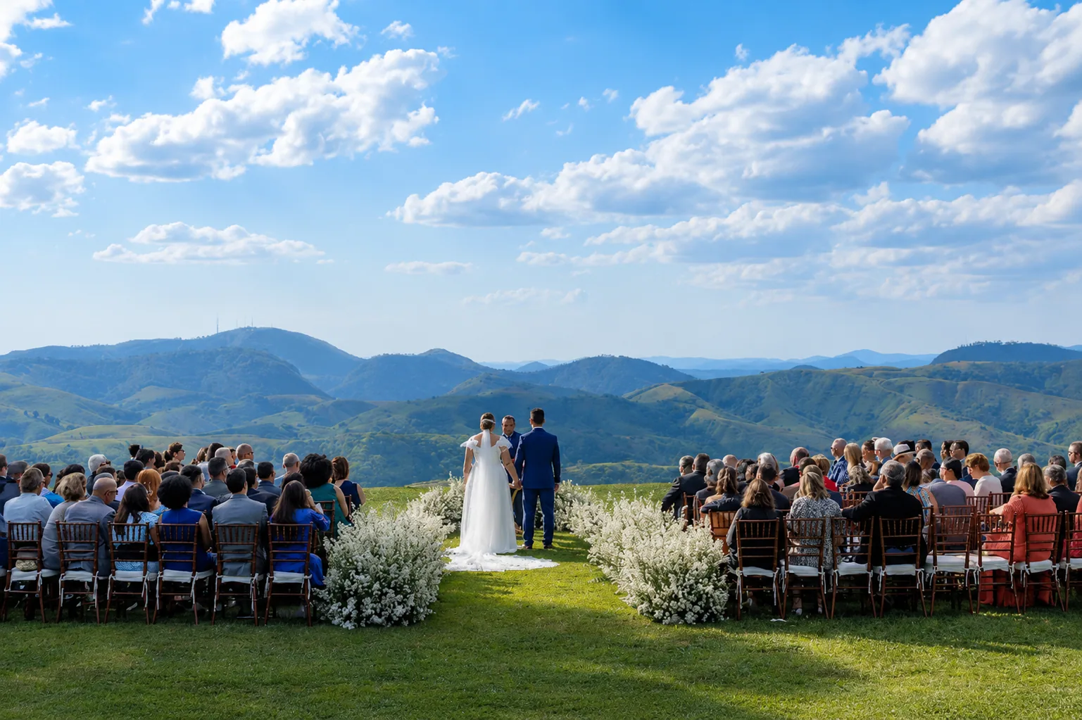 Espaço para casamento com vista panorâmica de mar e montanhas no Rio de Janeiro